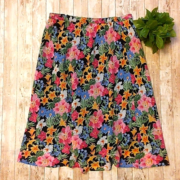 Jaclyn Smith women's size small floral print skirt (J4) - Picture 3 of 3